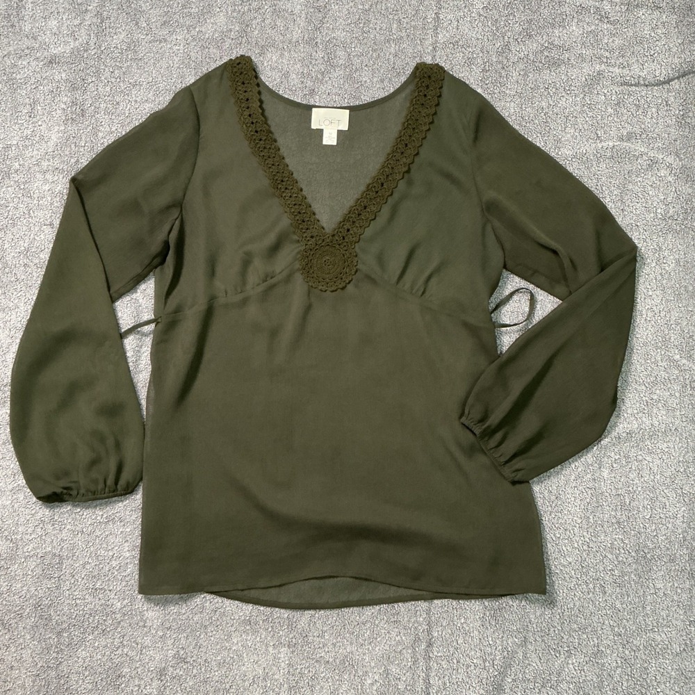 Ann Taylor LOFT Olive Green Crochet Lace V-Neck Empire Waist Blouse Top Size 12